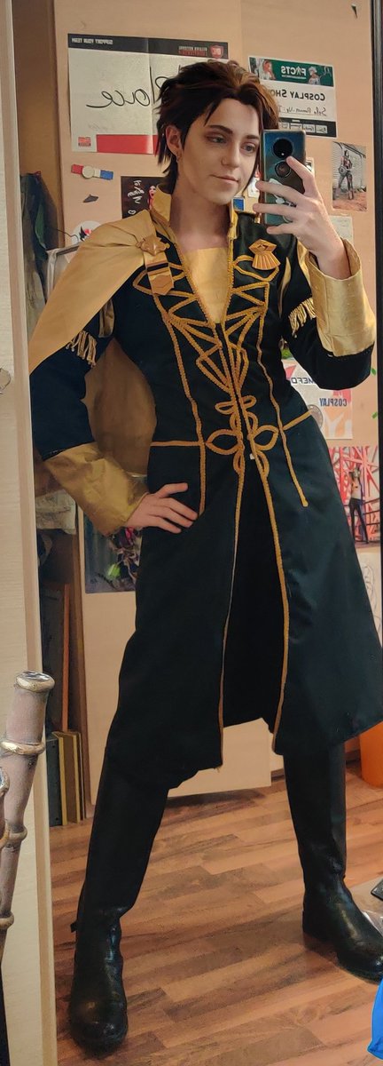 stormscosplays's tweet photo. A full view of my finished Claude cosplay &amp; some detail shots! ❤️ 

Coat pattern from @indigojinjo 
3D models from @porzellanpng

#fireemblemthreehouses #claudevonriegan #cosplay https://t.co/tqCNZWF9EZ