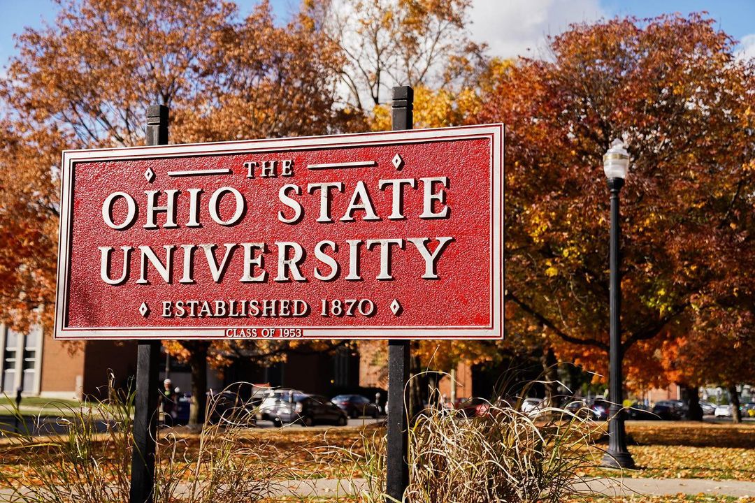 A good sign. 🥰🍂

📸: @johnhueth (IG)