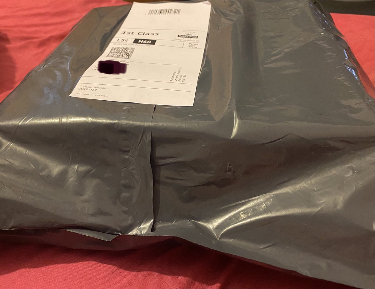 Suebeloo1971's tweet photo. Oooh @GaryBarlow - what might this parcel be then? 🤪 #MPBH #MusicPlayedByHumans #questionsaskedbyhumans https://t.co/9dPVI4TYKG