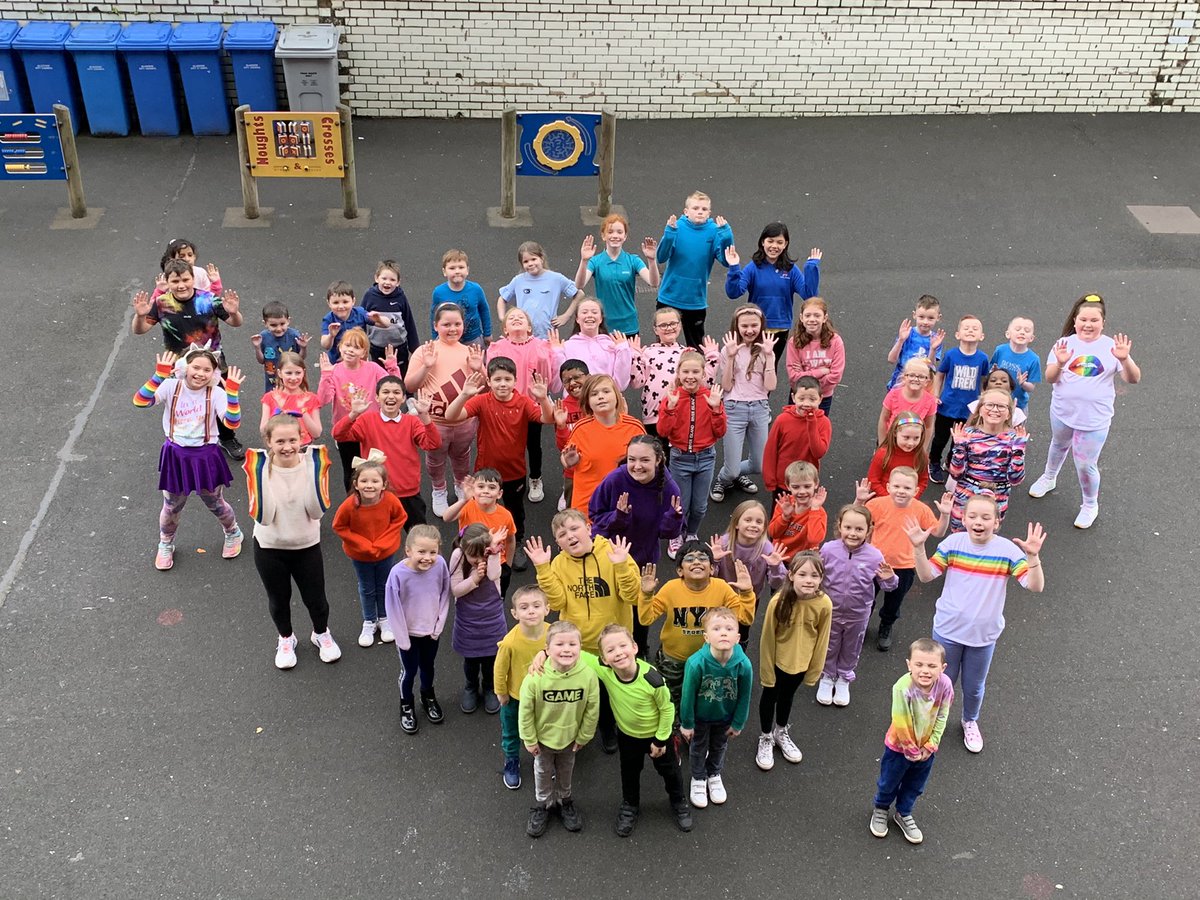 CraigtonPrimary's tweet image. Bubble 1 make a rainbow to celebrate our day of inclusion at Craigton. Thanks to Mrs Millar, Mr McGrath &amp;amp; Miss Mailley for organising such brilliant activities for us all today!