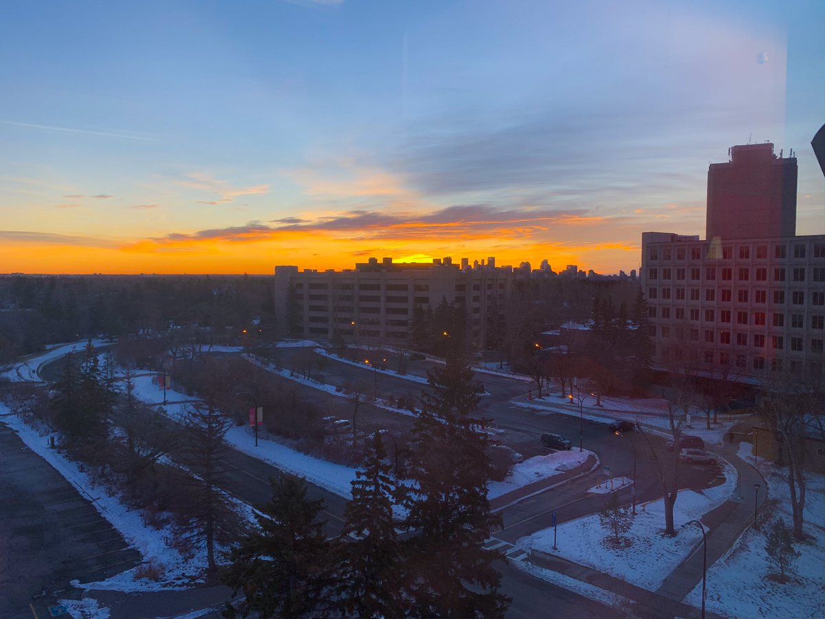 thechemdr's tweet photo. I will definitely miss these prairie sunrises! #PrairieSunrise #Calgary #MorningShift https://t.co/6w62eDHwrr