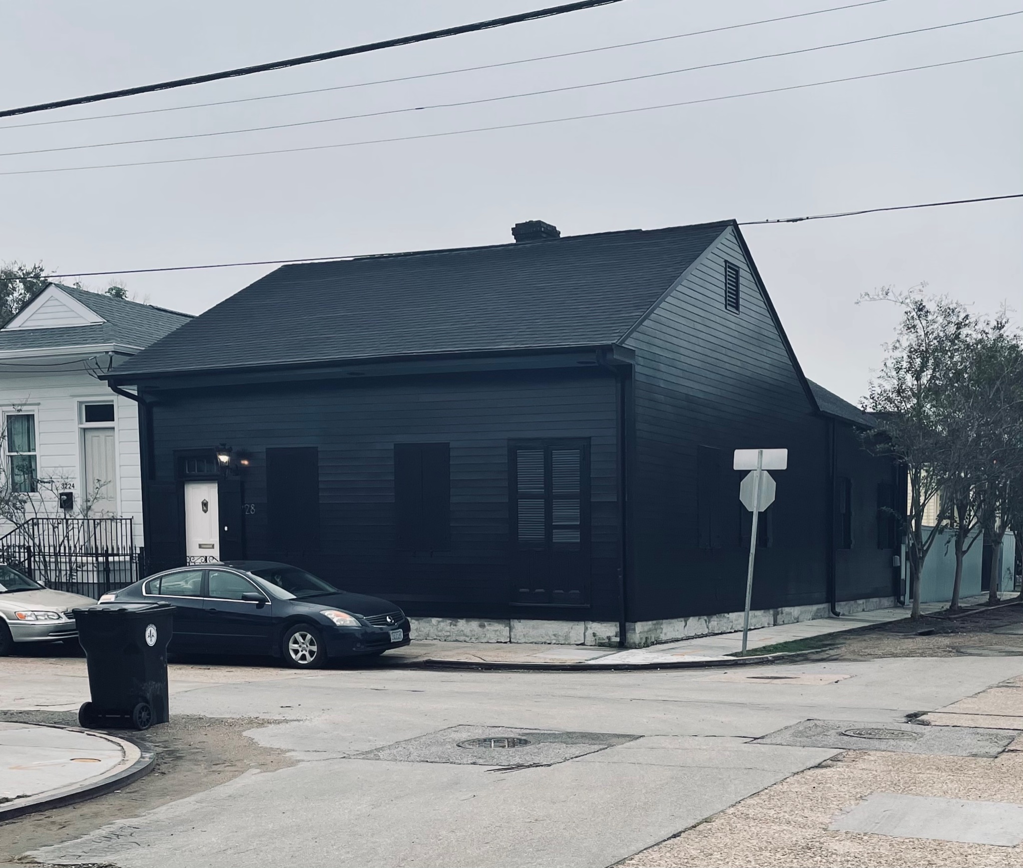 La casa pintada de negro. │ Foto: Twitter/ chinchilla1970