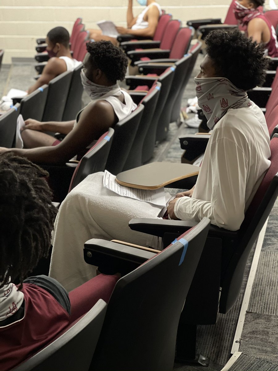 Bulldogs_Hoops's tweet photo. 🔒 IN ‼️

#AAMU 🐶 | #UnselfishFor40 ⏱ https://t.co/CZ2KDSmz5W