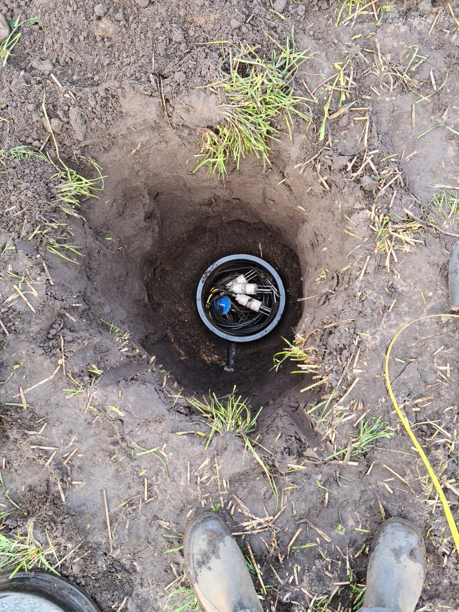 dk_vng_ICOS's tweet photo. Today the top soil instruments were reinstalled after plowing and sowing of winter wheat last week. The operation of removing and reinstalling of all soil meteorological instruments above 50 cm of depth takes place 1-2 times a year. @ICOS_RI https://t.co/cPDy9hu055