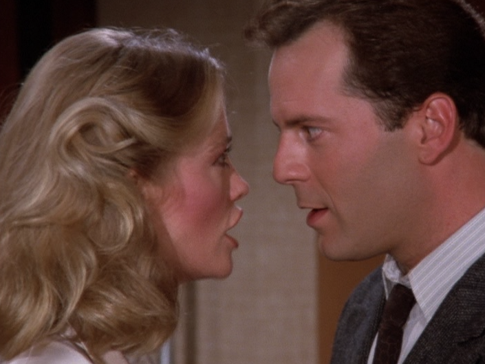 Continuing to explore CHRISTMAS TV HISTORY thru the decades--this week: the 1980s. Today's discussion is on the 1985 holiday episode of MOONLIGHTING--with the best cast & crew holiday greeting at the end of the episode! Read more:  http://www.christmastvhistory.com/2015/02/moonlighting-christmas-1985.html