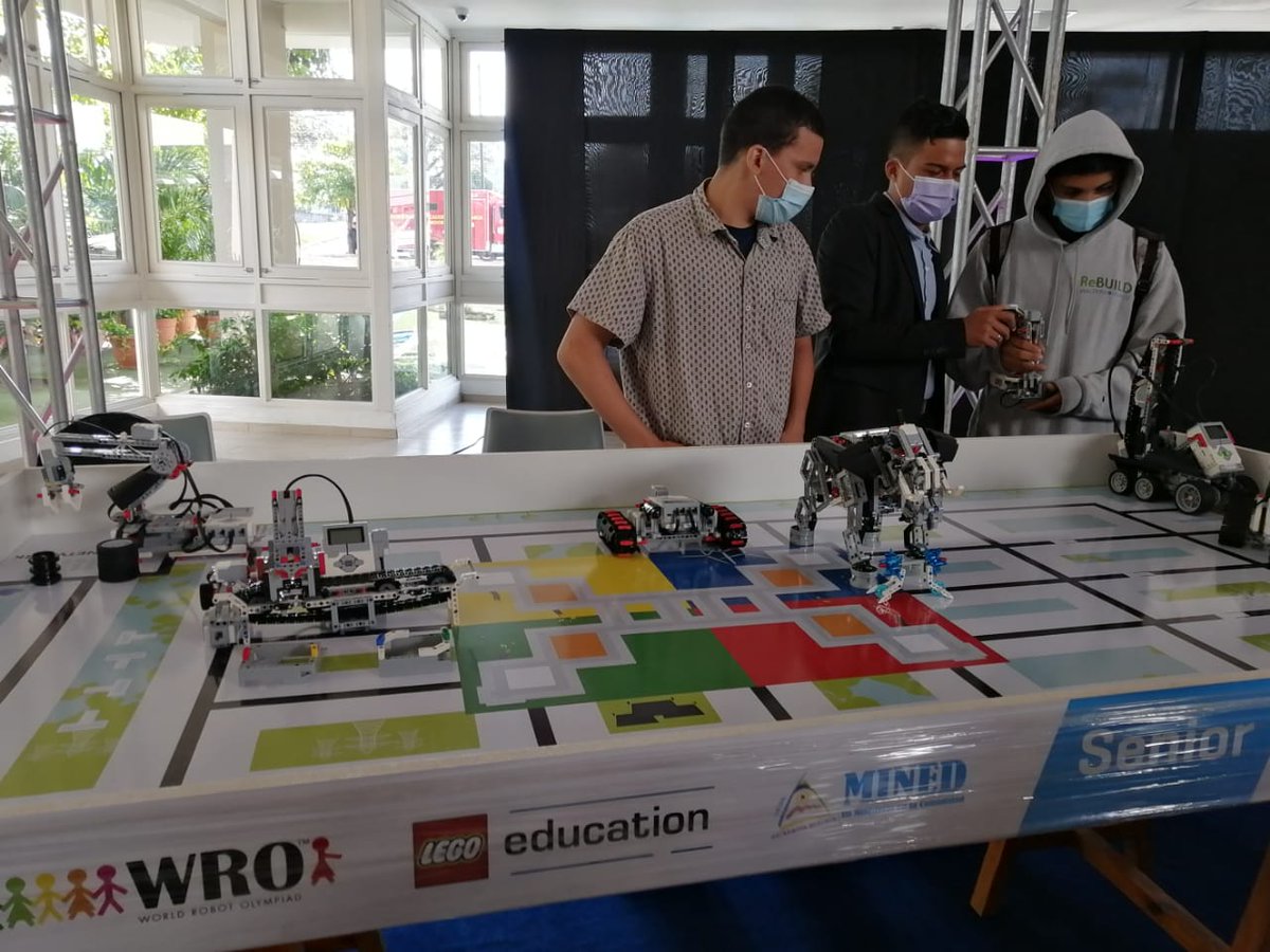 ponoccio's tweet photo. Todo listo para el evento tecnológico más grande del país
@Hackathonica

Esta es la zona gamer para los amantes de los juegos! https://t.co/nrjZDRGNiB