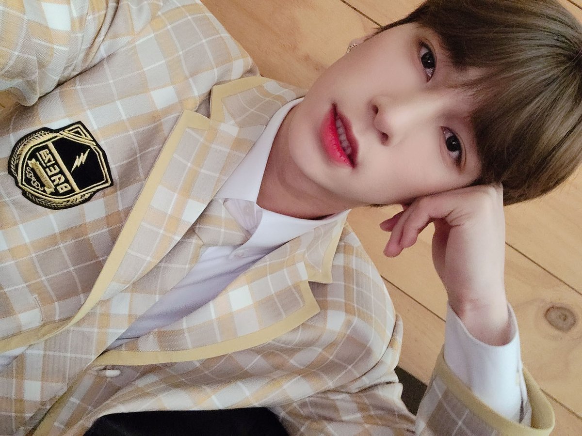 [#한결]
안녕하세요 팬 여러분!!! 오늘 저의 엔딩 보셨죠??
어떠셨나요!ㅎㅎ 항상 저희와 반하겠어 많이 많이 사랑해
주셔서 너무 고마워요 사랑해 주시는 만큼 제가 더 사랑해요 여러분!!!❤❤❤
#BAE173 #비에이이173 #HANGYUL