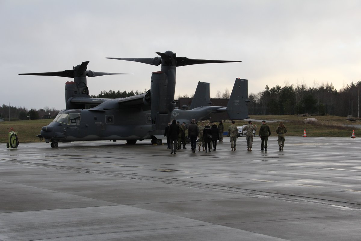 MoD_Estonia's tweet image. DefMin Luik met with @USArmyEURAF Special Forces today from the 352nd Special Operations Wing operating in Estonia. "Great to see such close cooperation between Estonian and US Special Forces enhancing our interoperability and readiness" said Luik #ESTSOF #352SOW #AlliedStrong