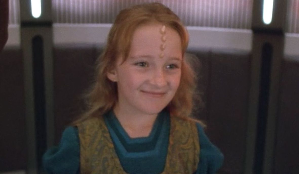 Join us in wishing a very happy birthday to Scarlett Pomers, who played Naomi Wildman on Voyager!   