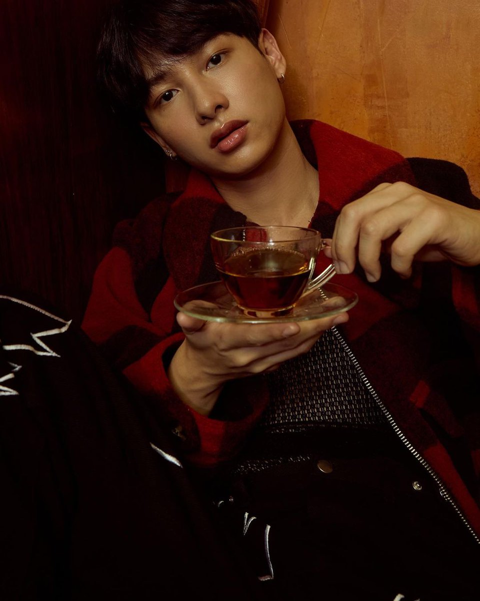 GunAtthaphanPH_'s tweet photo. [IG Update] ¦ 112720

Gun be like: Coffee, tea or... Me? 🔥🔥

@AtthaphanP

#กันอรรถพันธ์น่ารักกว่าที่คิด
#GAPPHUpdates
#GAPPHIGUpdates
#GunAtthaphanPPH https://t.co/ZgQbMECfTd