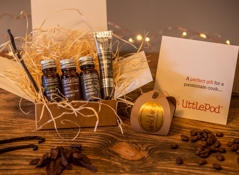 little_pod's tweet photo. Give the gift of REAL vanilla this Christmas: https://t.co/oYq2wL2QWe #littlepod #campaignforrealvanilla #christmas #christmastime #xmas #christmasiscoming #christmasmood #christmasmagic #christmascountdown #christmasvibes #christmasgifts #christmascheer #foodies #foodgifts https://t.co/Q1Mz0OkRJM