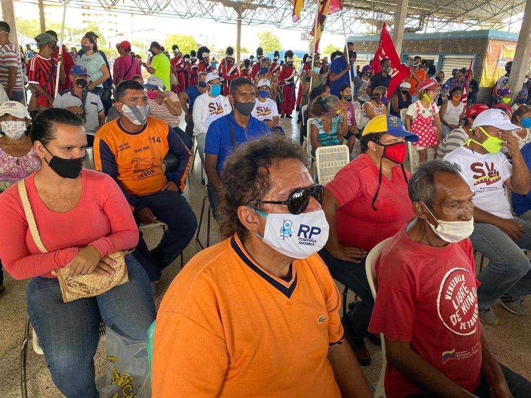 ELOYSULBARAN's tweet photo. Encuentro con mis colegas transportistas de Nueva Esparta, a pocos días de la elección por la paz de Venezuela seguimos movilizando los motores de la Patria, preparando a nuestra gente para que vayamos juntos por el rescate de la dignidad 

#100AñosAviaciónBolivariana https://t.co/zbnRGmTBnJ