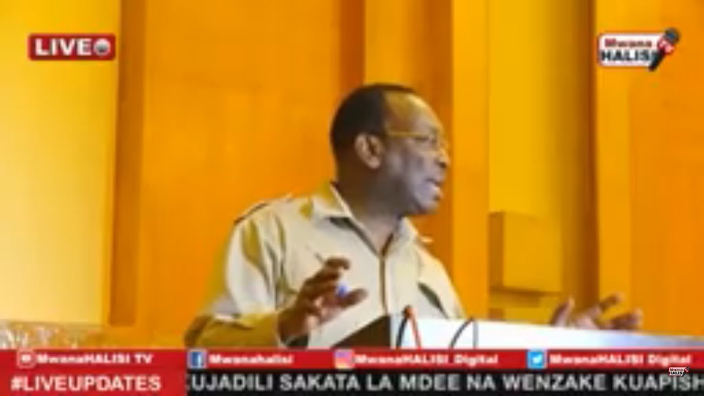 HildaNewton21's tweet photo. "Wewe unakiasi chama, unaitwa mbele ya kamati kuu kuja kujieleza. Unakinajisi chama, unaitwa unaanza kutoa sababu eti upewe muda utafakari na barua zote 19 zinaonekana zimeandikwa na mtu mmoja - Freeman Mbowe https://t.co/uj6tWxPRkd