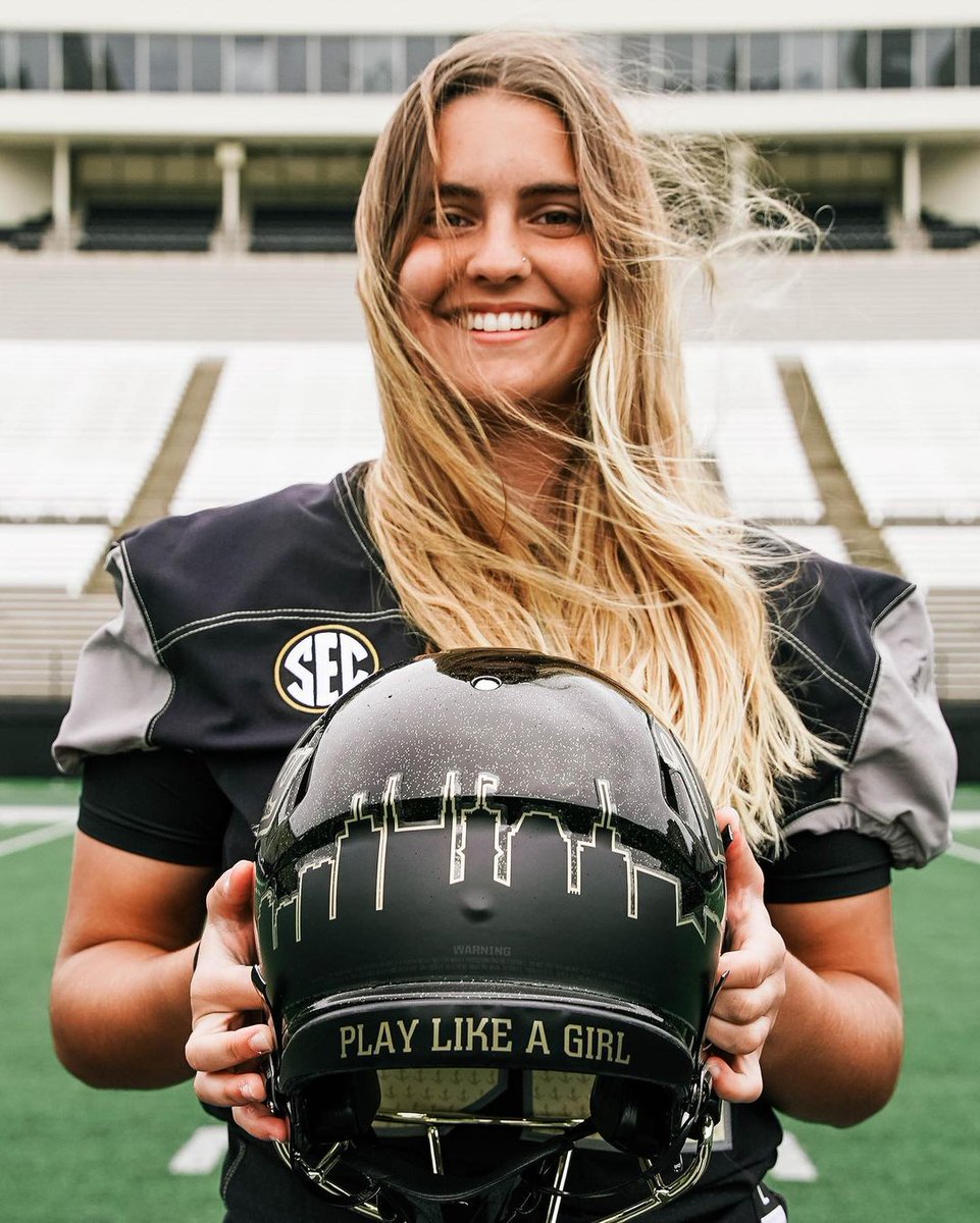 NFL Brasil on X: JOGUE COMO UMA GAROTA! 💪♀️ Sarah Fuller, goleira do time  feminino de futebol da universidade de Vanderbilt, vestirá o uniforme do  time de Futebol Americano e será a