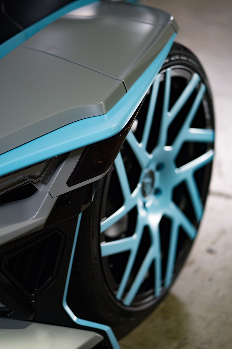 Slingshot's tweet photo. We still can't get over @theautofirm's design for @teyanataylor! Who will be the winner... East or West? Hurry! Voting ends on 12/1! Vote now at https://t.co/KT3n3orpqB.
#PolarisSlingshot #SlingshotBuildOff https://t.co/jssTmahGUO