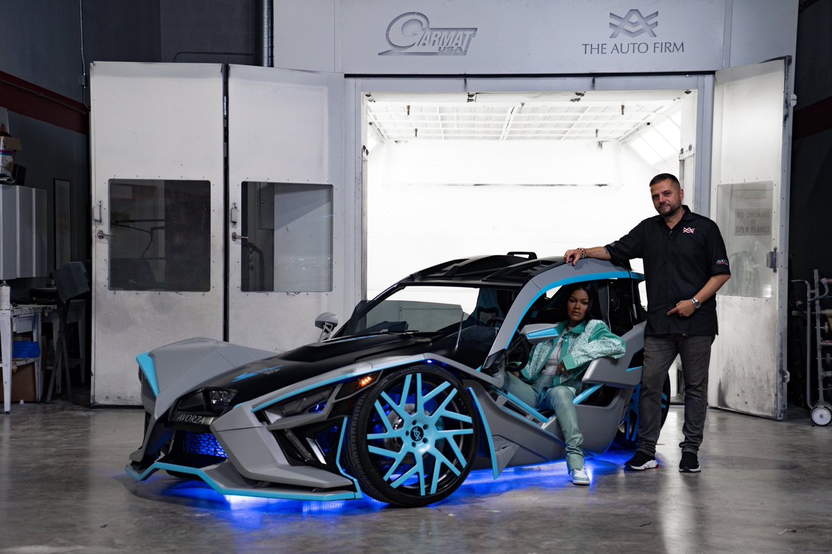 Slingshot's tweet photo. We still can't get over @theautofirm's design for @teyanataylor! Who will be the winner... East or West? Hurry! Voting ends on 12/1! Vote now at https://t.co/KT3n3orpqB.
#PolarisSlingshot #SlingshotBuildOff https://t.co/jssTmahGUO