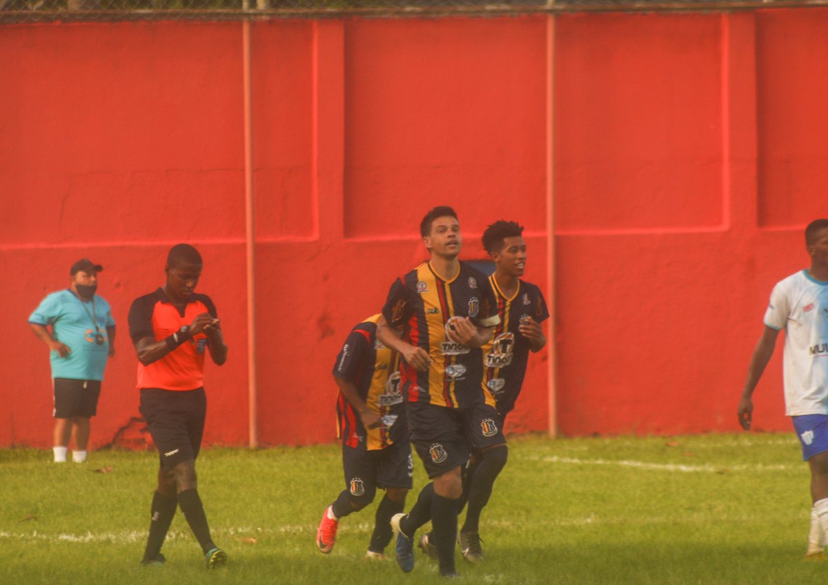 caecoficial1's tweet photo. VITÓRIAAAAAAAA!!
.
Em jogo disputado e com gol dele, @gedeil_05 aos 10 do segundo tempo.
.
.
CAEC 1 x 0 CERES.
.
#AvanteCaec #CampeonatoCariocaB2
.
📸 @andersonncalice / CAEC https://t.co/cCLoXF5v3R