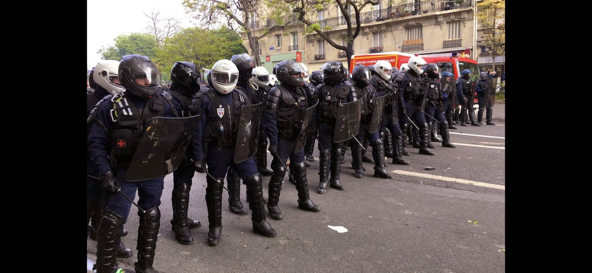 #ilestouleRIO

On floute quoi ? 

1er Mai 2019

<a href="/REC_Collectif/">Reporters En Colère 🔴</a> <a href="/davduf/">David Dufresne</a>