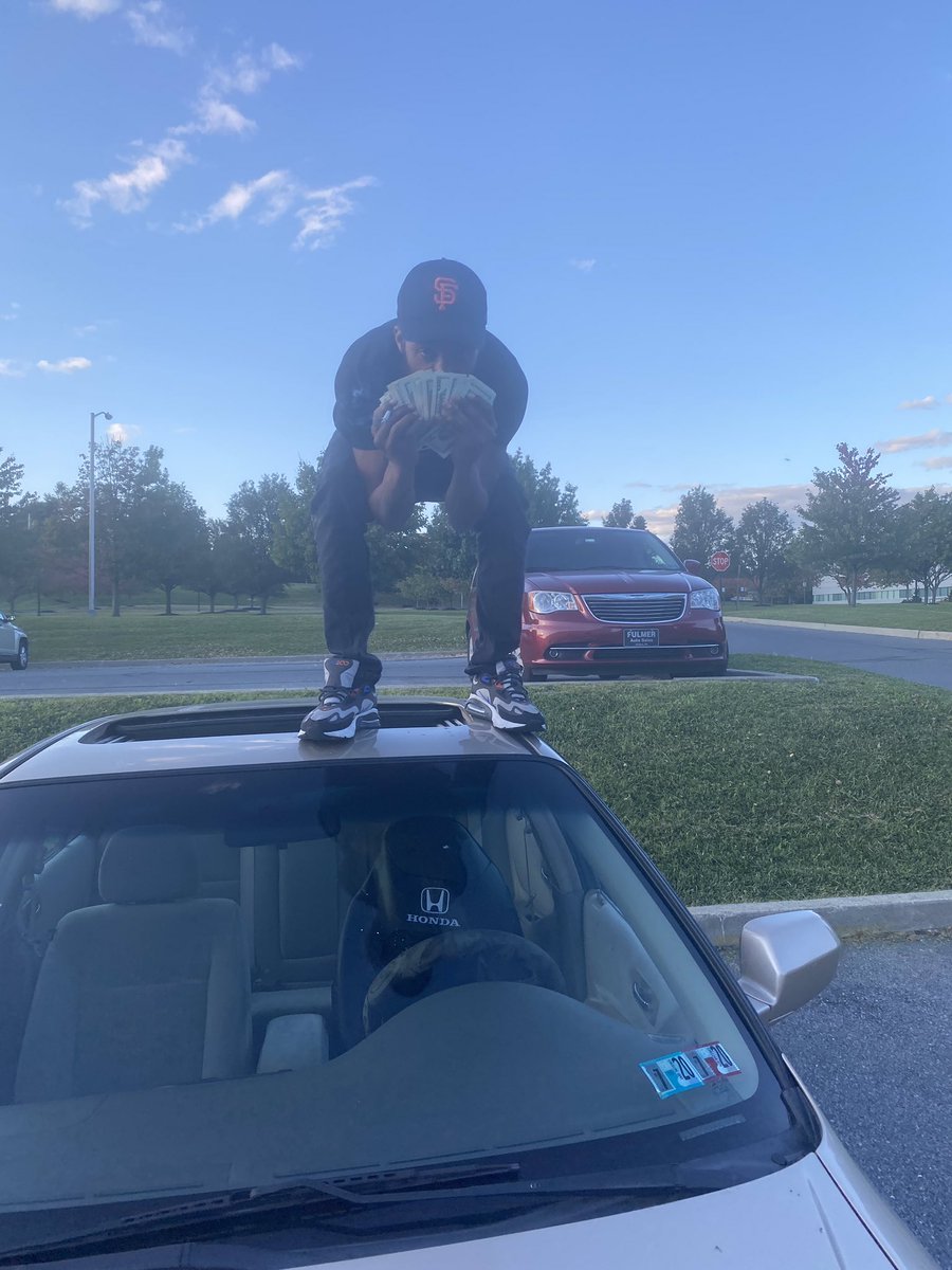 CallMeKato_'s tweet photo. Counting Cheese That You Niggas Be Biting 💰🤑 https://t.co/SbiEDUQBoy