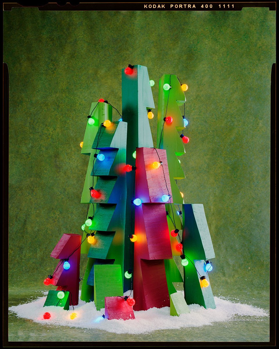 We talk to London-based artist Dominic McHenry about the festive sculptures he created expressly for our seasonal campaign. #drakes

ow.ly/qMkB50CwADX