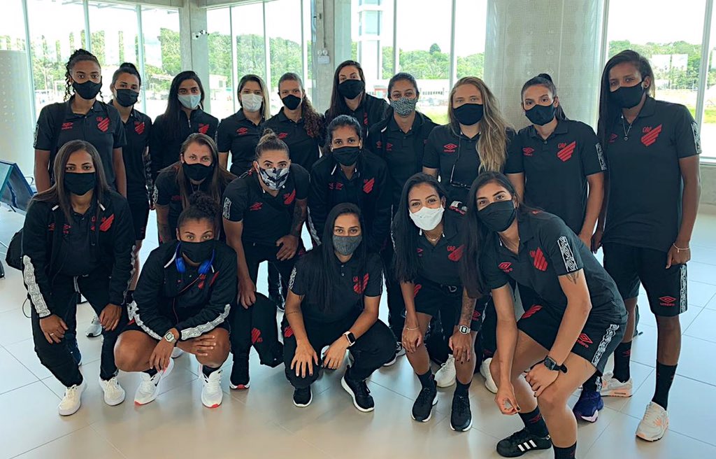 Gurias Furacão já chegaram em Salvador para lutar pela classificação. 
Amanhã tem jogão! Vamos pra cima! 🌪 🙏🏻