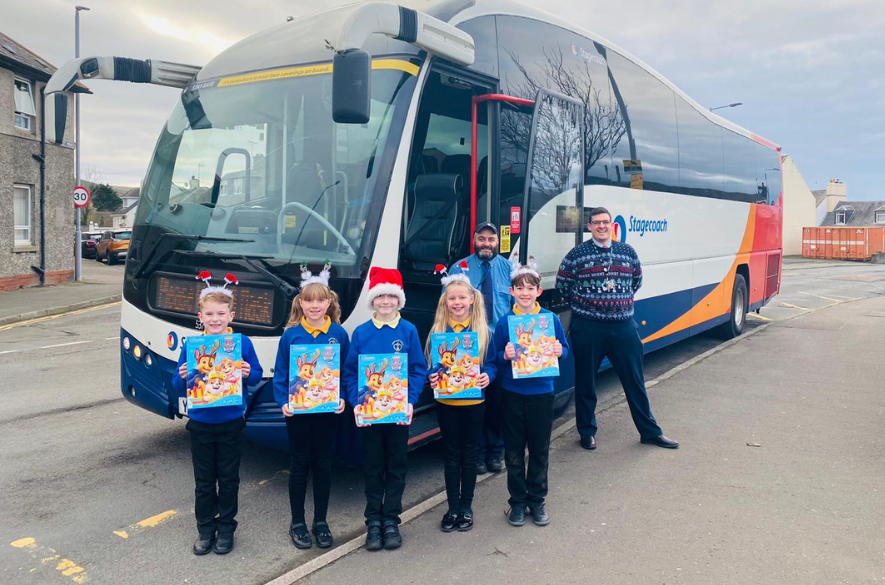 SprengThomson's tweet photo. Press release: @StagecoachWScot helps spread Christmas cheer with school advent calendar drop-off in Girvan.

Read more here: https://t.co/tfG1bKWmLL

@sacred_heartps #advent #stagecoach #girvan #ayrshire #breakfastclub #school #adventcalendar #bus #christmas #pressrelease https://t.co/m4RJfs5Cqo