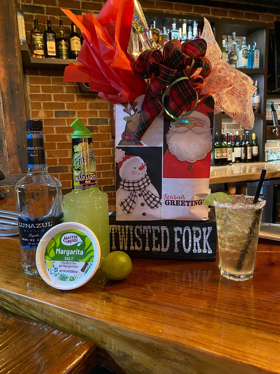 twistedfs_'s tweet photo. Black Friday! We have stocking stuffers, cocktail packages, fun Christmas art, wine, beer and Babe bubbly for sale. Come check it out!!!
#familyowned #smallbusiness #blackriday https://t.co/fZMlBKSwHy