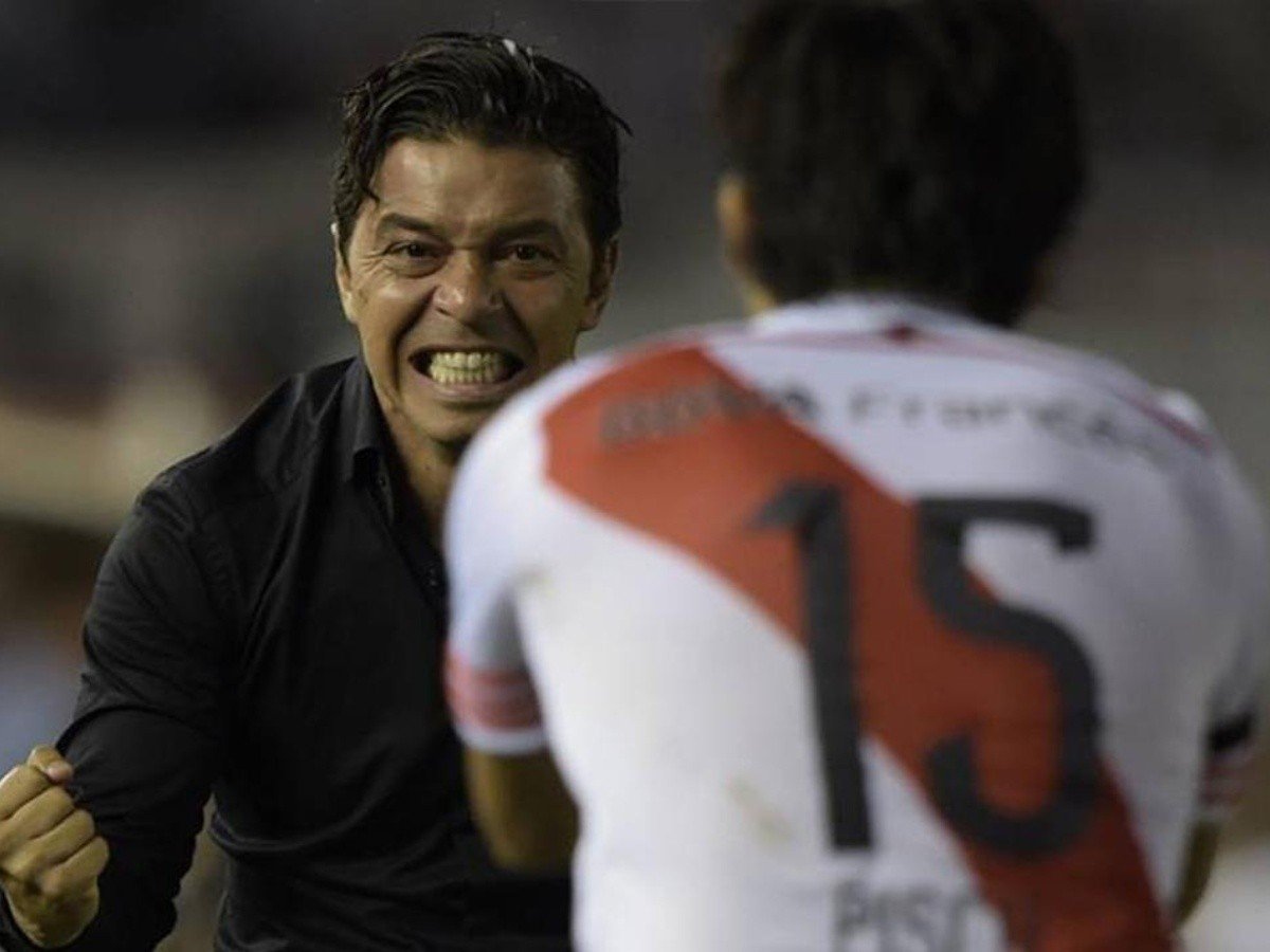CostaFebreOK's tweet photo. 6️⃣ años 🔙🏆⚪🔴👆

Las manos de Trapito, el botín zurdo de Piscu y los dientes apretados de Napoleón. La primera de unas cuantas ♾️ https://t.co/sYaPSK1885