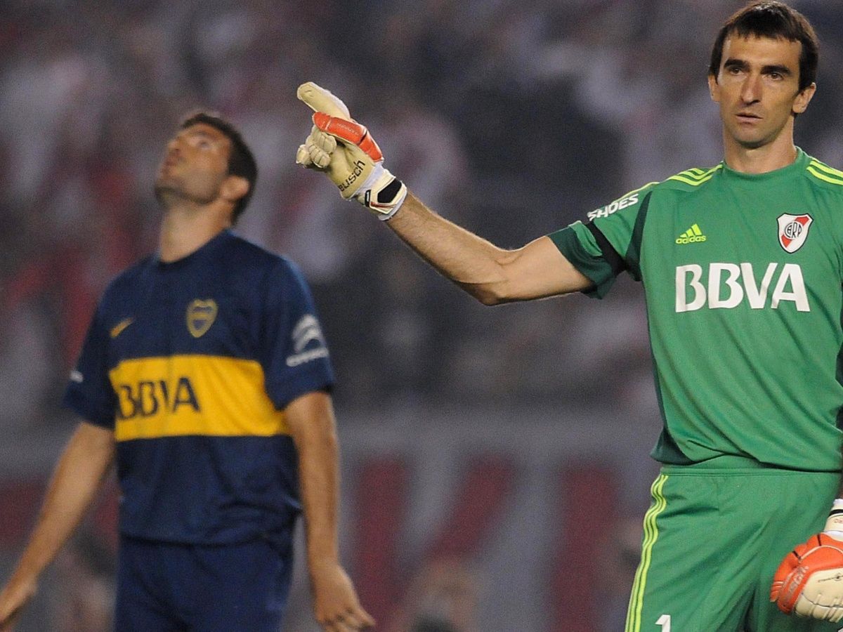 CostaFebreOK's tweet photo. 6️⃣ años 🔙🏆⚪🔴👆

Las manos de Trapito, el botín zurdo de Piscu y los dientes apretados de Napoleón. La primera de unas cuantas ♾️ https://t.co/sYaPSK1885