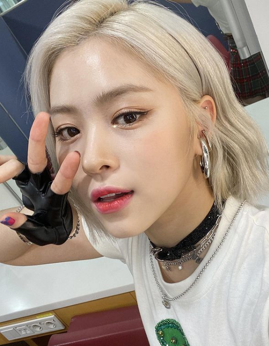 ItzyncO's tweet photo. 𝔸𝕃𝕃 𝕀ℕ 𝕌𝕊 ─ #THY127CB  #THY127KI @STELLAR_TOWN 

Luna ya se puso bonita para asistir al cb de los chicos de @TECHNOClTY hoy, de verdad esperamos que el show sea fenomenal, muchas gracias por habernos invitado! https://t.co/tLl7IFd2Km