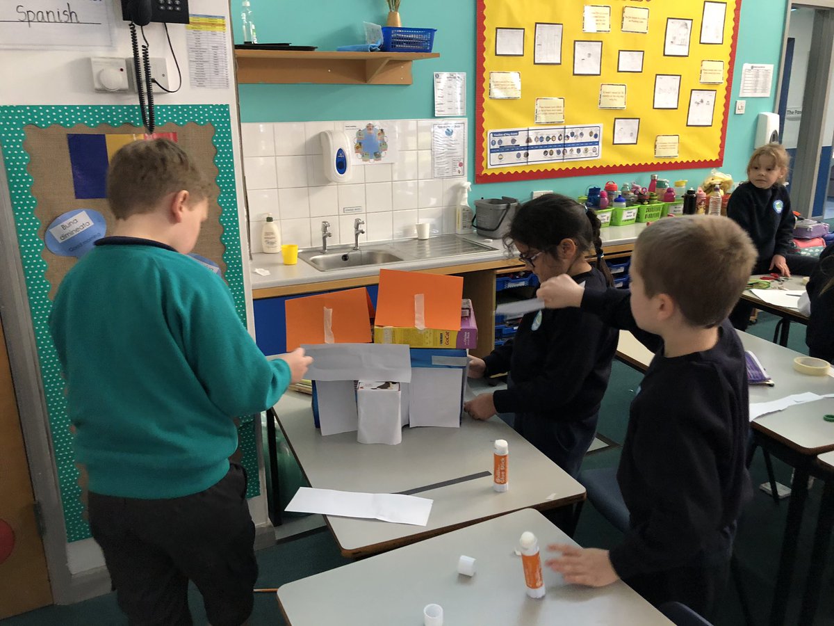 mrs_clarke_'s tweet photo. Amazing junk modelling in Frogs today to make Tudor houses #makingforapurpose @LongMeadowSch https://t.co/TNLK34KTw6