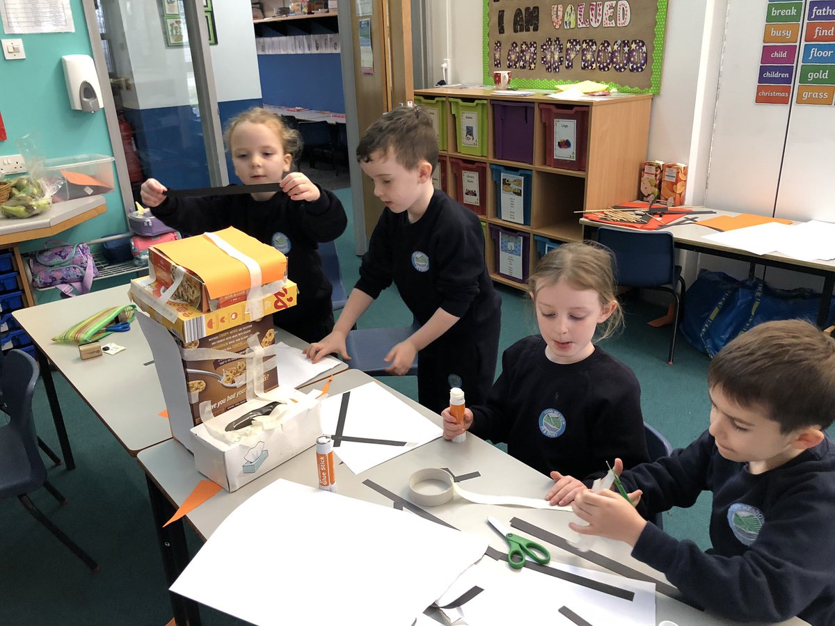 mrs_clarke_'s tweet photo. Amazing junk modelling in Frogs today to make Tudor houses #makingforapurpose @LongMeadowSch https://t.co/TNLK34KTw6