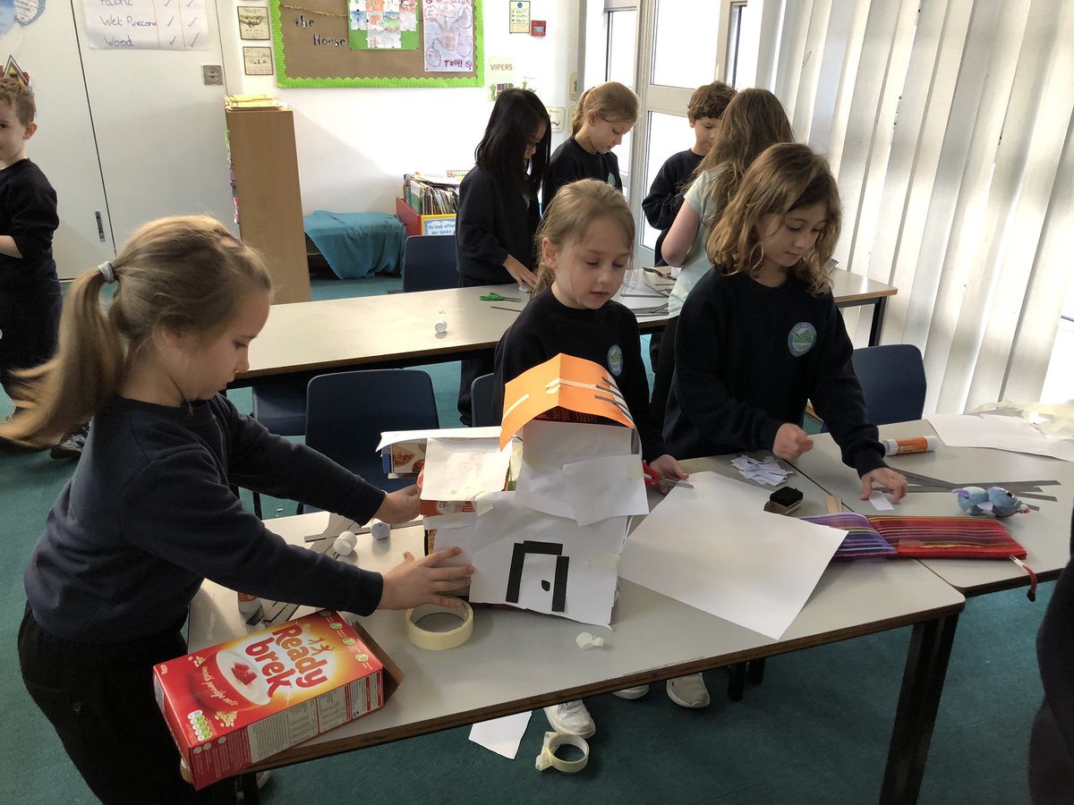 mrs_clarke_'s tweet photo. Amazing junk modelling in Frogs today to make Tudor houses #makingforapurpose @LongMeadowSch https://t.co/IiBCgsx8e5