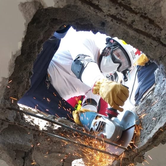 CruzRoja_MX's tweet photo. Aunque esto es solo una simulación, reafirmamos el compromiso con la sociedad y nos capacitamos para brindar apoyo.  #Simulacro #EstructurasColapsadas https://t.co/NxagUCqRLM