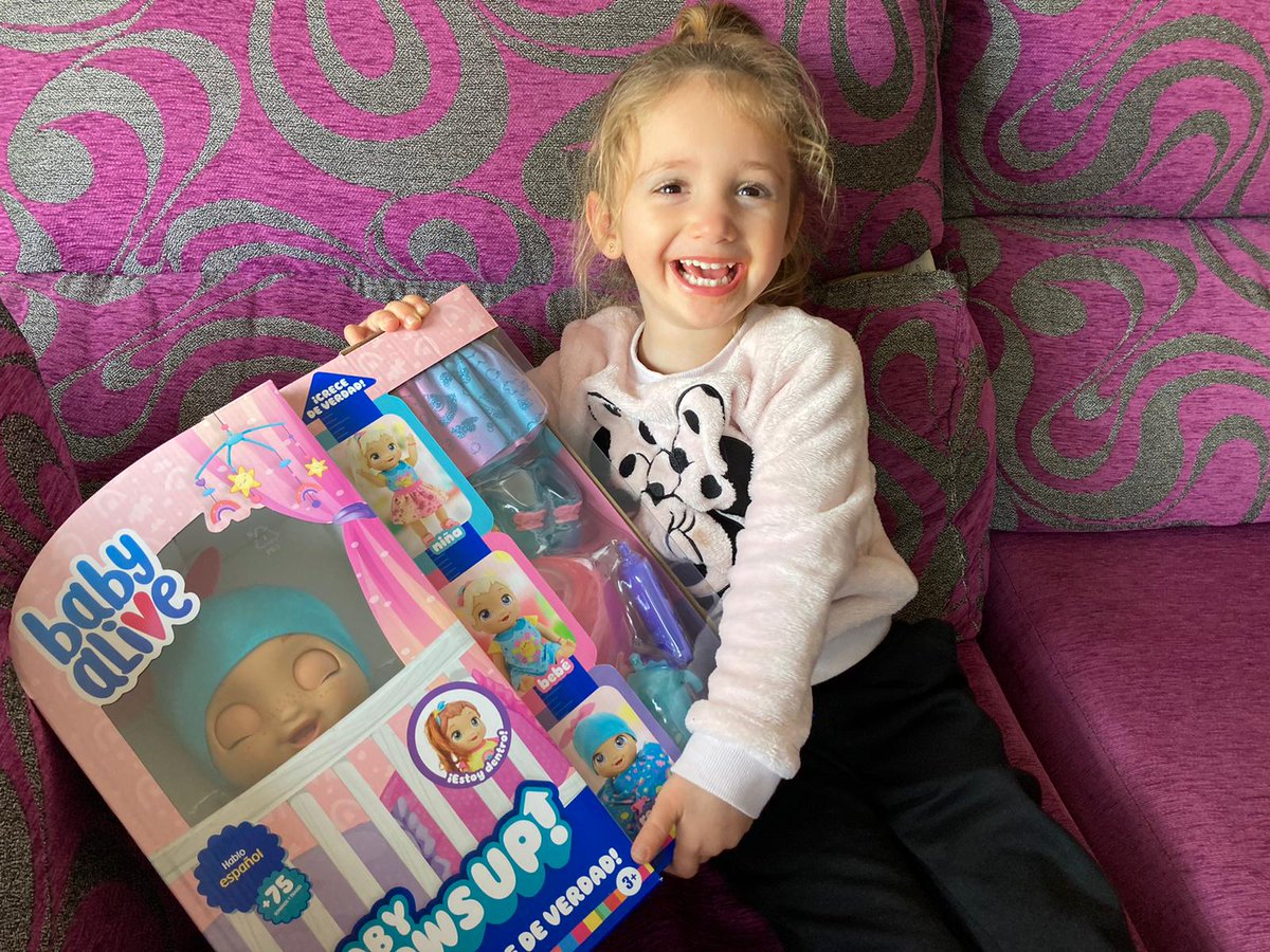 soyandreea's tweet photo. Hemos tenido la suerte de conocer a Martina antes de Navidad! Una muñeca que crece! #LaNavidadconHasbro #JuguemosconHasbro estamos happy happy!! https://t.co/xKRctGyL4L