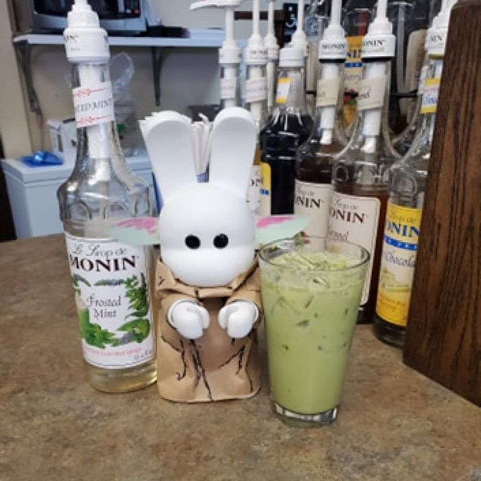 CafeCaterpillar's tweet image. Tired of all that shopping? Swing in for our frosted mint matcha, aka the Yoda! Hot or Iced, this tasty beverage will upgrade your Black Friday! OPEN at 10!  thecaterpillarcafe.com #followtheauwhiterabbit #matcha #frostedmint #likeothermintbutbetter #shopsmall #blackfriday