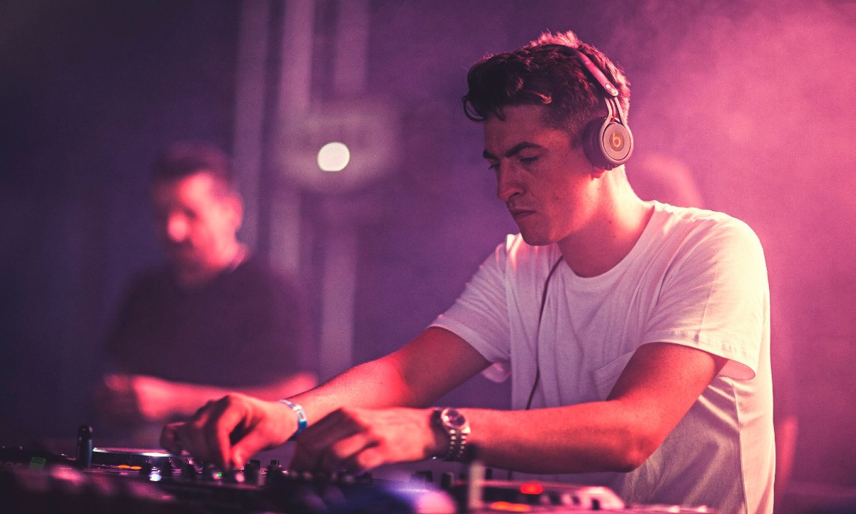 TheMusicEss's tweet photo. . @I_Skream’s drops a dancefloor-perfect remix of @Route_94 and @LDevineMusic’s ‘Sad Songs’! 🎧🎵
https://t.co/WxBeYTfvLv
#NewRemixAlert #Skream #Route94 #LDevine #SadSongs https://t.co/Fkhi9bpqss