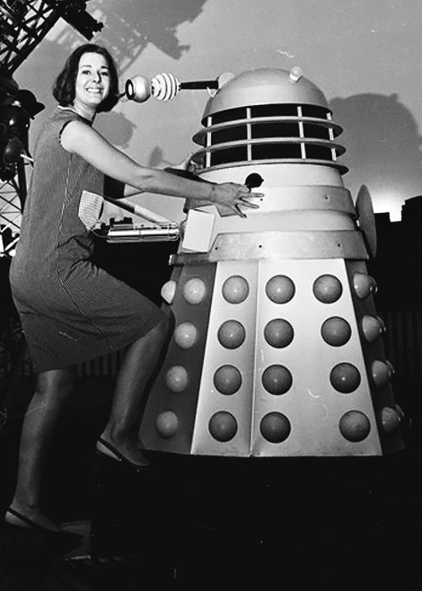 Today we celebrate the birthday of English TV and film producer Verity Lambert OBE, born today in 1935. Lambert  began her career as a producer at the BBC by becoming the founding producer of the science-fiction series Doctor Who from 1963 until 1965.  #VerityLambert #DoctorWho