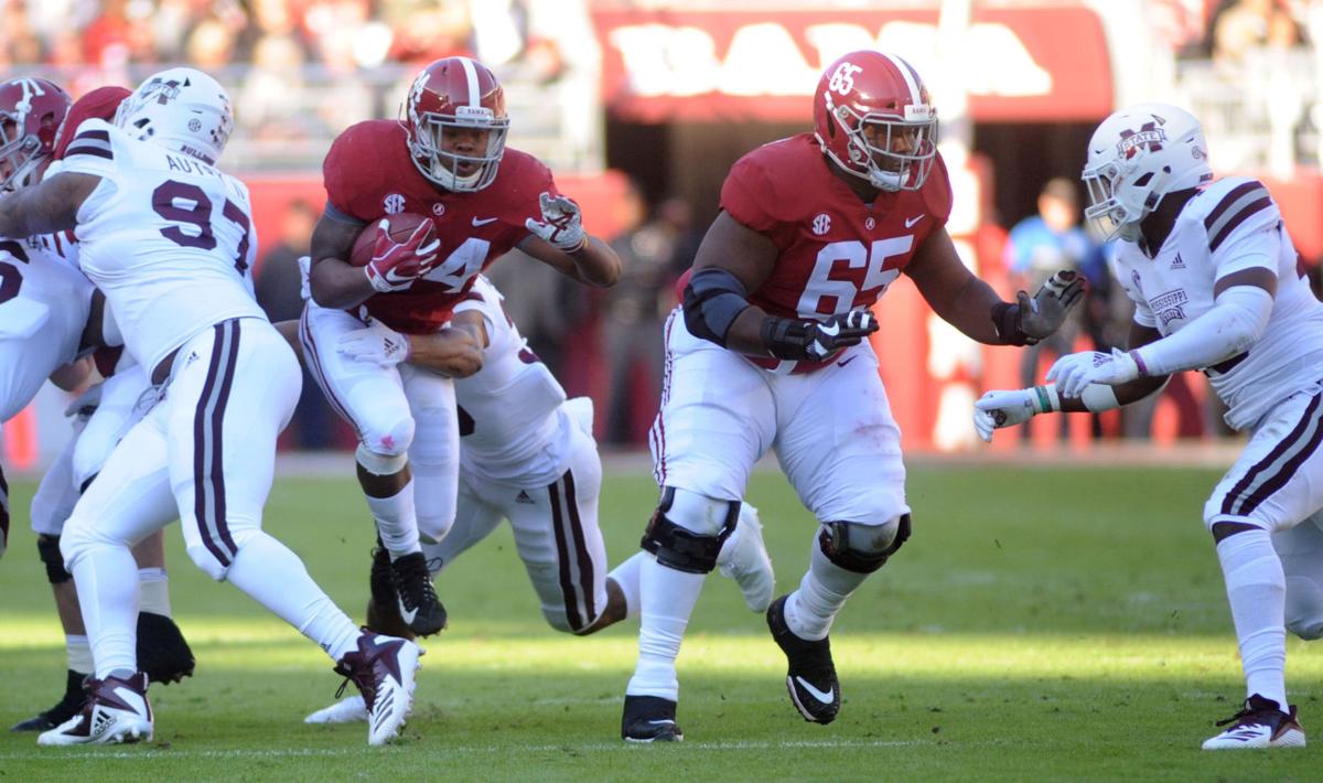 DD_DavidElwell's tweet photo. Hard to believe Deonte Brown is playing his final game at Bryant-Denny on Saturday. Read how Brown, who was born in Columbus, Ohio, ended up in Decatur and at Alabama. https://t.co/e1l9cLqijq @AHSFOOTBALL5 @AHSBBN https://t.co/9qLw6TD8VQ