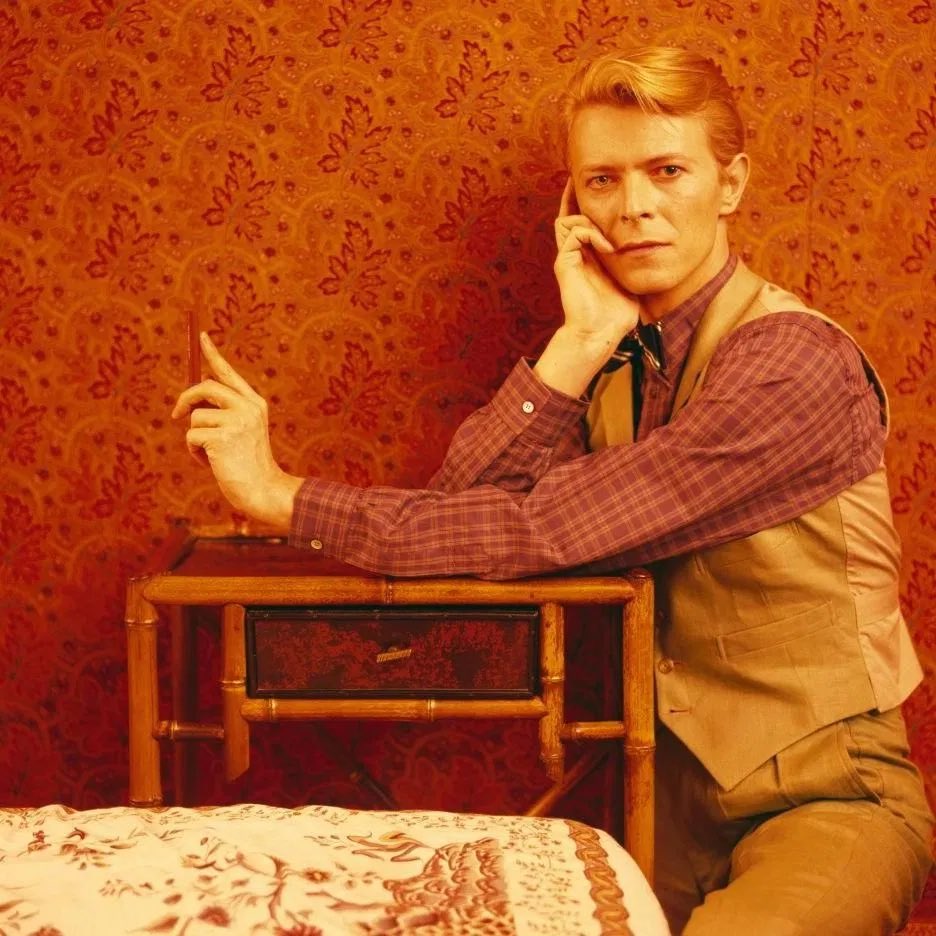 Photographs of David Bowie from 1982 taken by fashion photographer Norman Parkinson (1913-1990) 

#davidbowie #bowie #normanparkinson #fashionphotographer #fashionphotography #80sfashion #orange #photography #rockphotography #portraitphotography #rockfashion