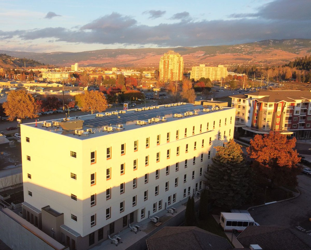 SkyFireEnergy's tweet photo. This 31.2 kW system is on top of a Worman Commercial building in Kelowna, BC. Worman is committed to building efficient properties. They lease out their buildings and the solar array is used to lower their monthly operational costs. #commercialsolar #kelowna #bcsolar https://t.co/iMgWqwYdYO