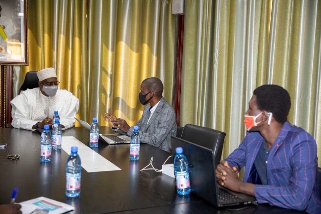 Le ministre de l'économie numérique et de la communication, Dr Amadoun TOURÉ, nous a accordé une audience ce vendredi.
Nos échanges ont porté sur la façon dont ce département pourrait aider à promouvoir les solutions développées au sein de DoniFab.
<a href="/McenMali/">Ministère de la Communication,l'Économie Numérique</a> <a href="/Donilab1/">DoniLab</a>