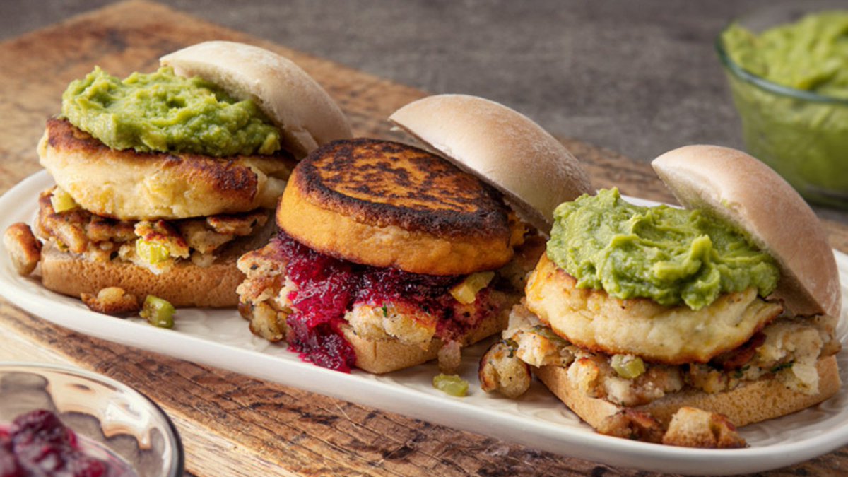 YoQuieroBrands's tweet photo. Have a lot of leftover turkey? 🦃⁣ Enjoy these easy #ThanksgivingSliders! 🍔 Made with sweet Hawaiian rolls, leftover turkey, &amp; fresh guacamole! You’ll be in love after just one bite. ⁣😍 https://t.co/dwDuX8zSlm #LoveYourLeftovers #YoQuieroBrands #TurkeySliders https://t.co/wyd664eSKs