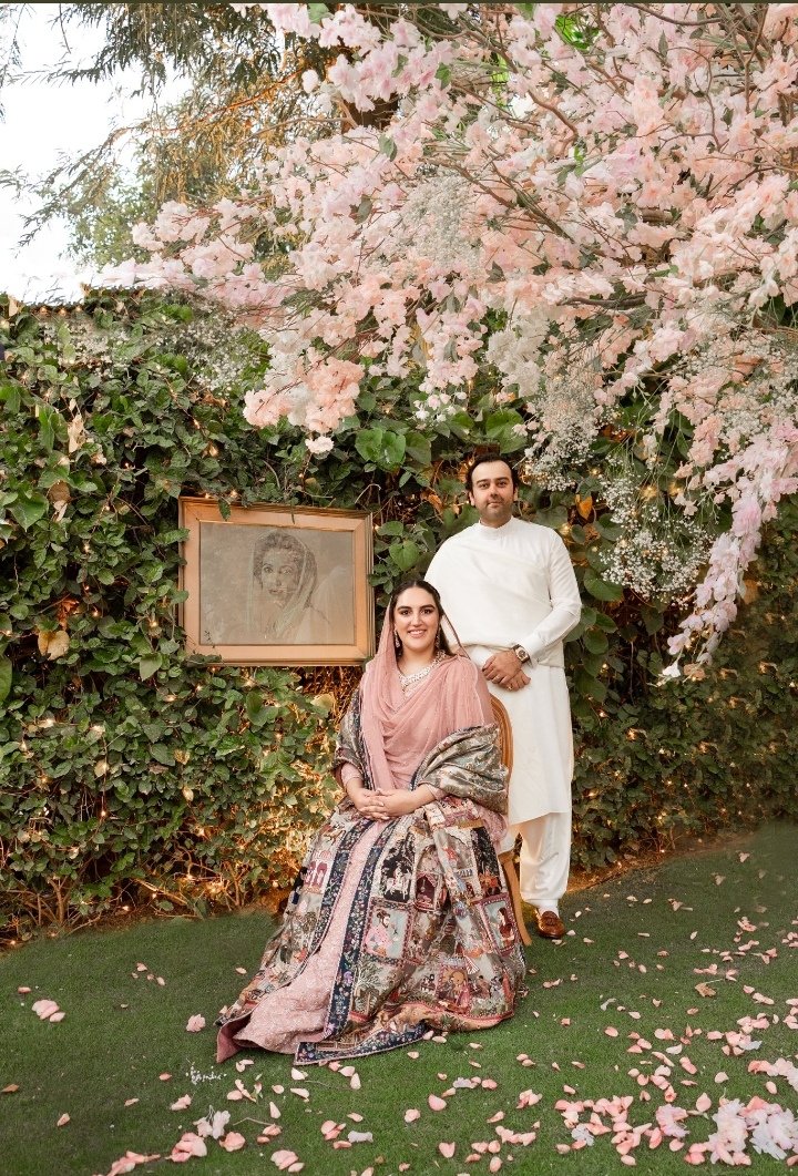 Zebi232's tweet photo. Dearest #ChotiBB @BakhtawarBZ Many many happy returns of the day. May The future beholds the best for both of you. I am extremely happy, so is every Jayala/jayali🙏🙏🙏💖💖💖 https://t.co/YXyDoAP79f