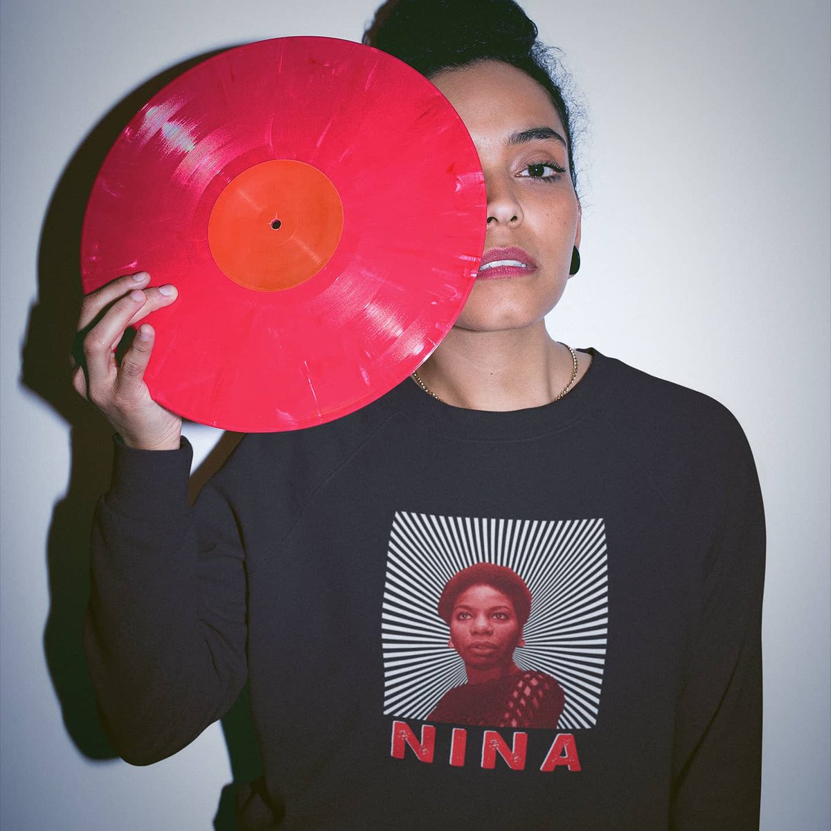 TheCultureRef's tweet image. All hoodies, sweatshirts, t-shirts are on sale...plus buy any two items and get 20% off your order.

In our shop:
Nina Simone red tint shirts, our Sade Jet Magazine crewneck sweatshirt, Kamala Harris shirts and James Baldwin passport notebook 

etsy.com/shop/TheCultur…