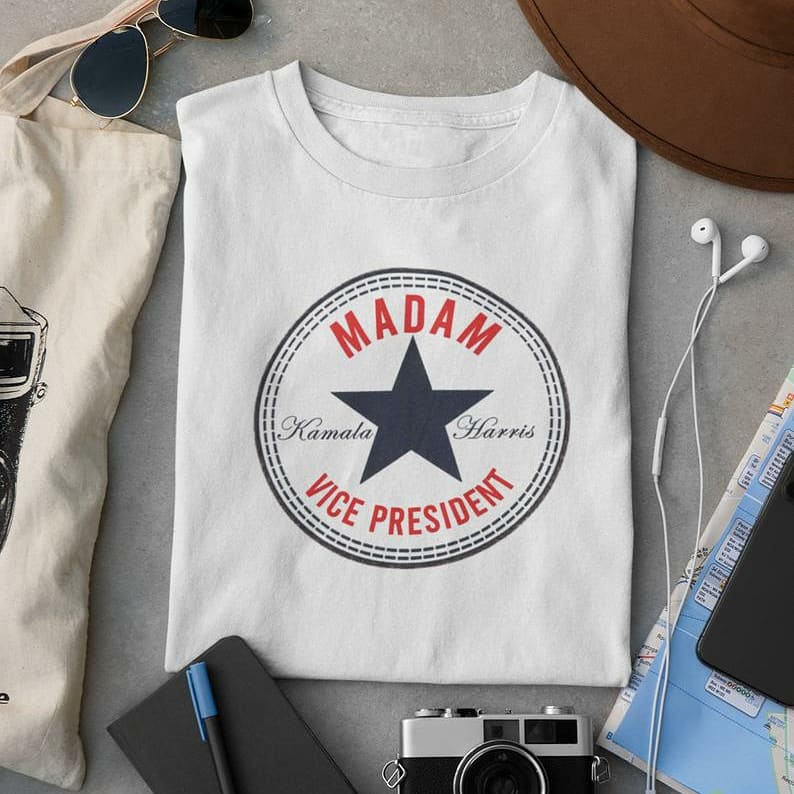 TheCultureRef's tweet image. All hoodies, sweatshirts, t-shirts are on sale...plus buy any two items and get 20% off your order.

In our shop:
Nina Simone red tint shirts, our Sade Jet Magazine crewneck sweatshirt, Kamala Harris shirts and James Baldwin passport notebook 

etsy.com/shop/TheCultur…