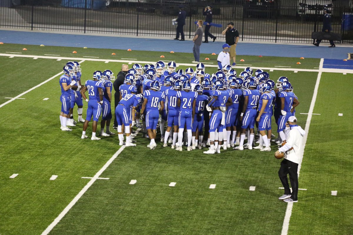 KalebKnox2's tweet photo. Tonight I play for the last time at Hornet Stadium with a group that I'll never forget! Leggo #daswarm #7APlayoffs #SeniorSZN https://t.co/uJEkLZdKs9