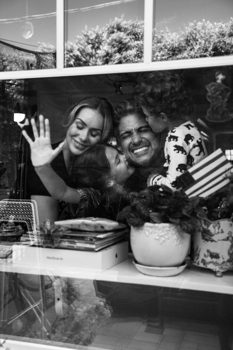 jaimecamil's tweet photo. Thankful for so many things... But specially for these ones π₯° @heidibal β€οΈ #thanksgiving π¦
Shoutout to my friend #urbanachappa for creating/directing this beautiful project, #framesofhope, a look inside familyβs homes during quarantine/lockdown ππ½ π· by #jaloniwilliams https://t.co/DsPmXD9TOh