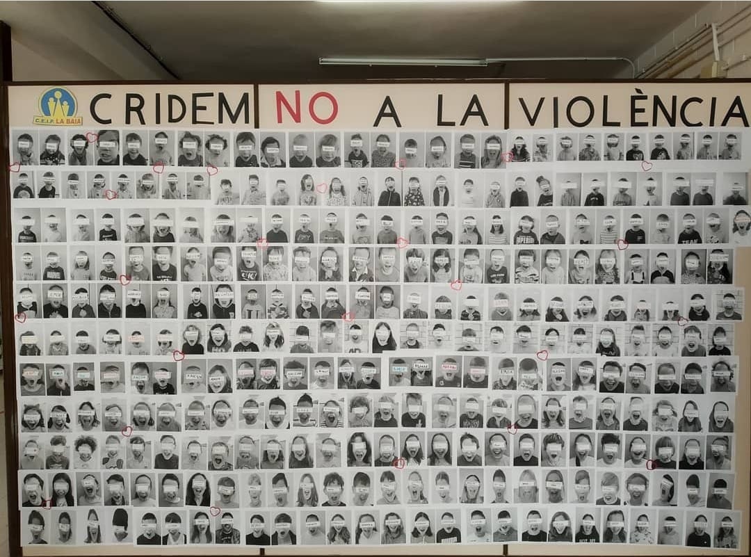 AmpaBaia's tweet photo. El 25 de noviembre se celebró el Día Internacional contra la Violencia de Género para denunciar y erradicar la violencia que sufren las mujeres en todo el mundo. En el CEIP La Baia han querido enseñarles a nuestros niños y niñas el significado de este día con un mural. https://t.co/clUjiPnHiY