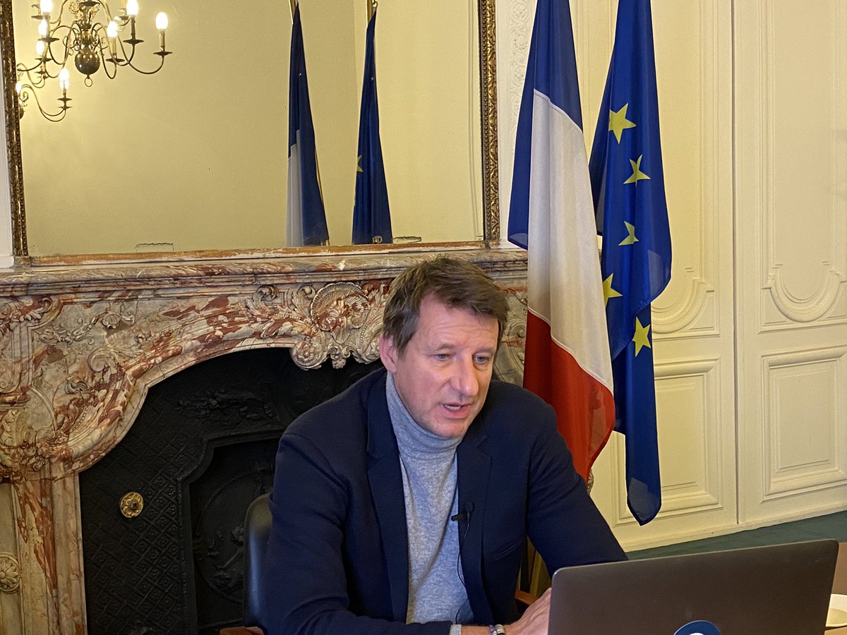 Je réponds en ce moment aux questions de <a href="/tnjeunes/">Terra Nova Jeunes</a> et cela peut être suivi ici aussi facebook.com/directcitoyens